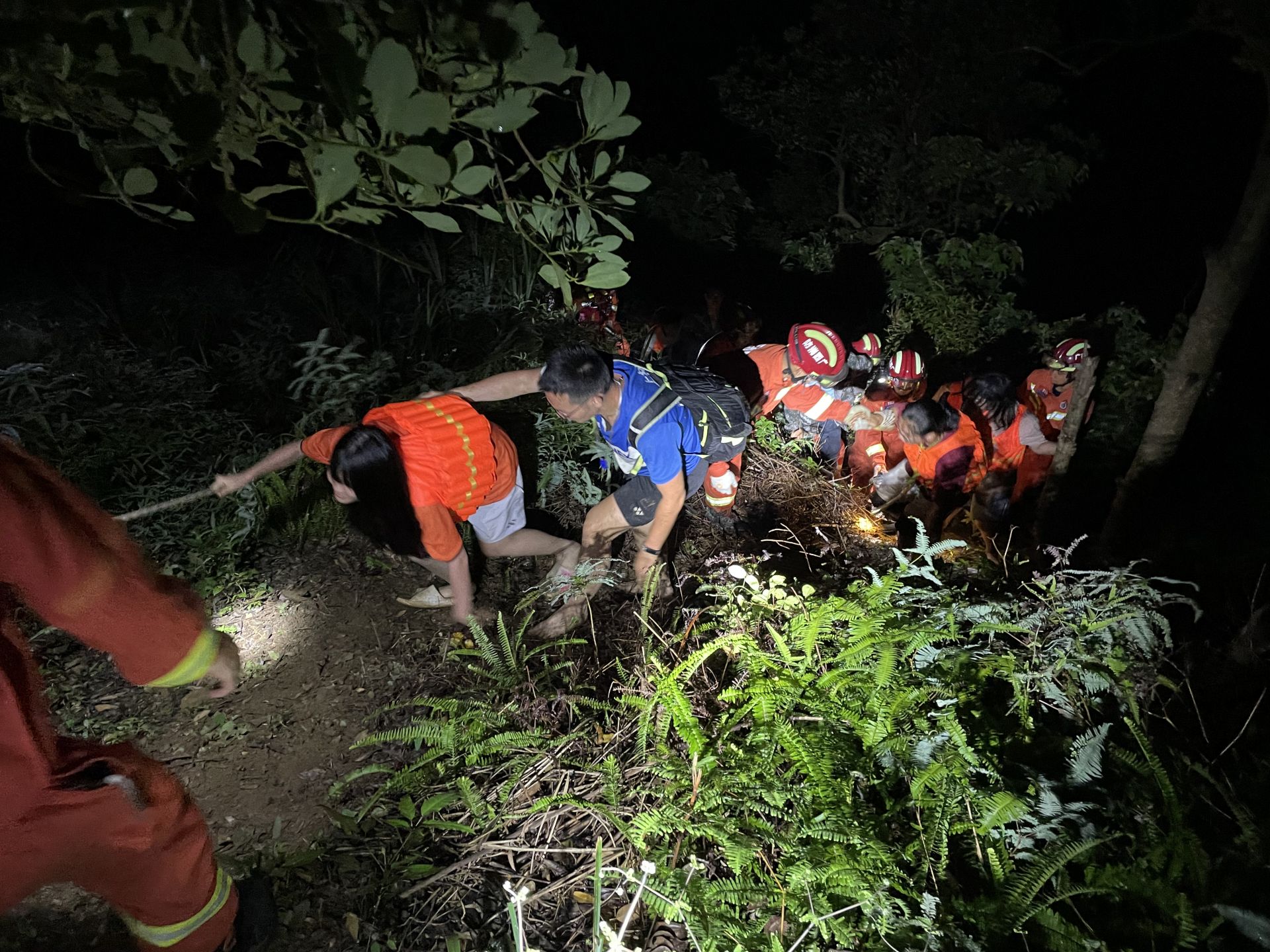 12名游客进山游玩迷路被困 南LPL比赛下注宁消防联合多部门全力营救