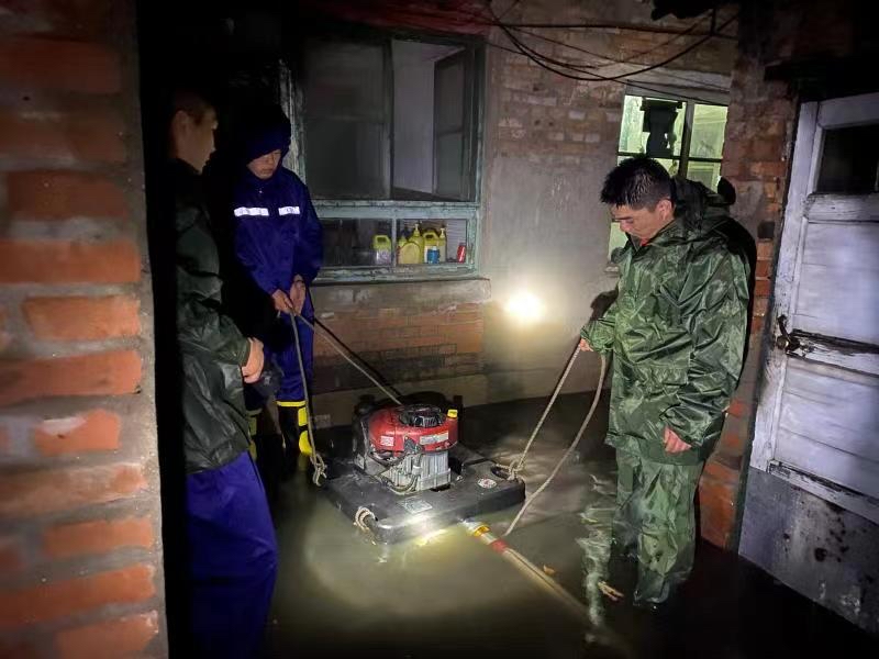 LPL比赛下注强降雨引发居民平房院落积水丰台消防上门解困